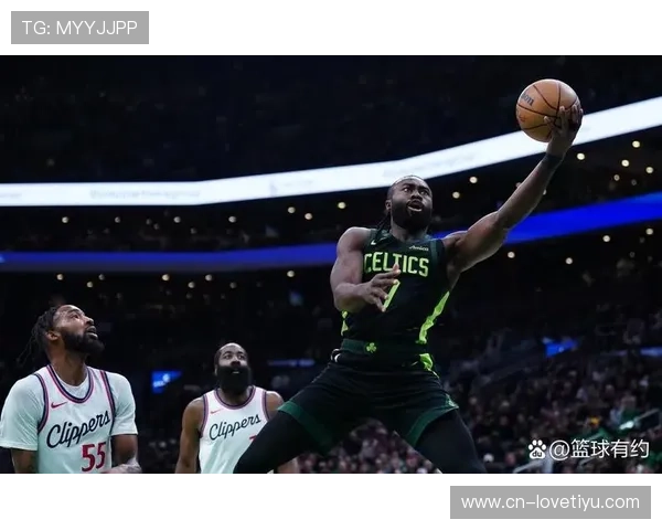 杰伦·布朗独挑大梁多项数据领跑全联盟展现超凡实力